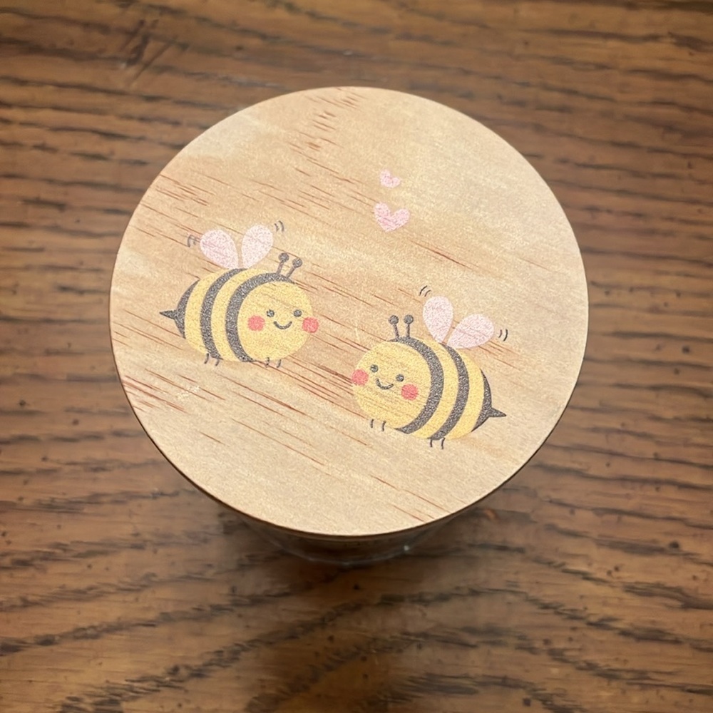 Lyght Candle Co. Stay Free Little Bee candle, NWOT - Picture 5 of 12